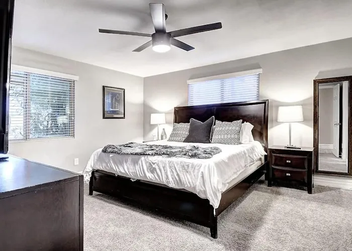 9 Large Bedrooms Private Pool Pool Table Holiday home Phoenix