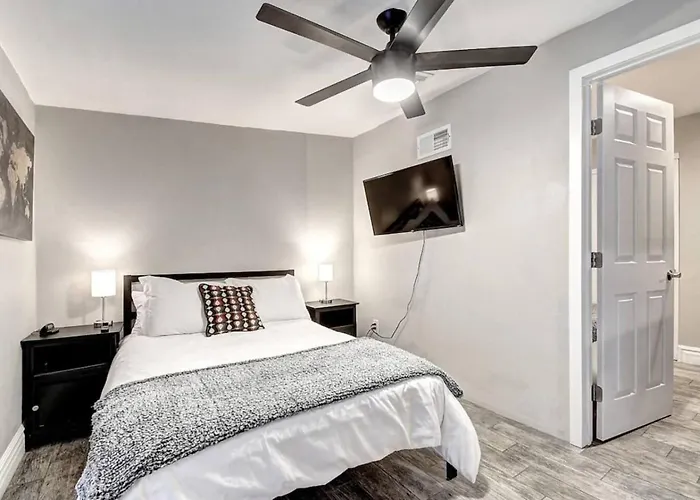 9 Large Bedrooms Private Pool Pool Table *