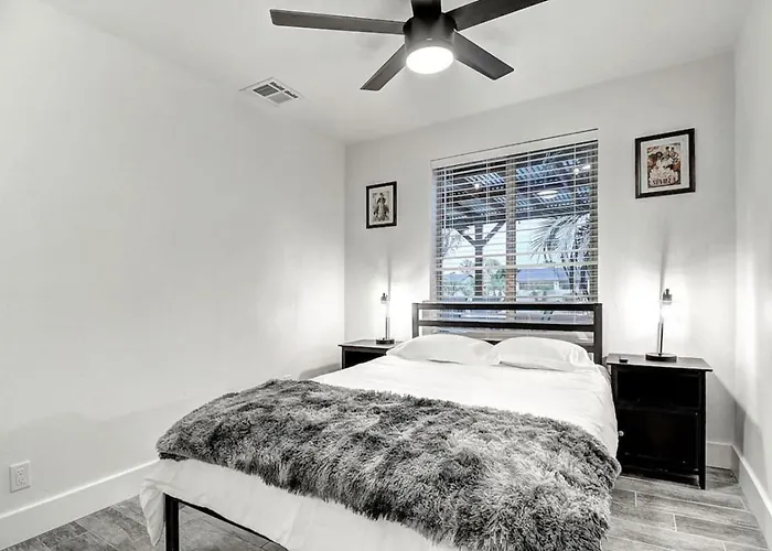Holiday home 9 Large Bedrooms Private Pool Pool Table