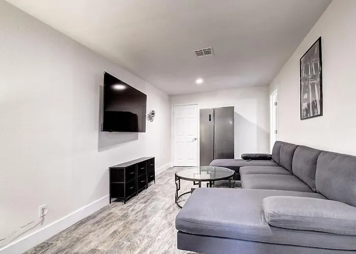 9 Large Bedrooms Private Pool Pool Table