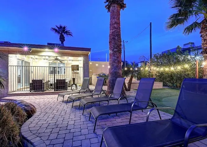 Holiday home 9 Large Bedrooms Private Pool Pool Table